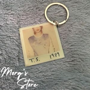 1989 taylor swift keychain